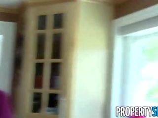 Propertysex - bewitching mamuśka realtor rozpocznie brudne w domu brudne wideo wideo z klient