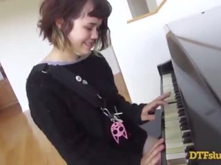 Yhivi movs af piano vaardigheden followed door ruw vies video- en sperma over- haar gezicht! - featuring: yhivi / james deen